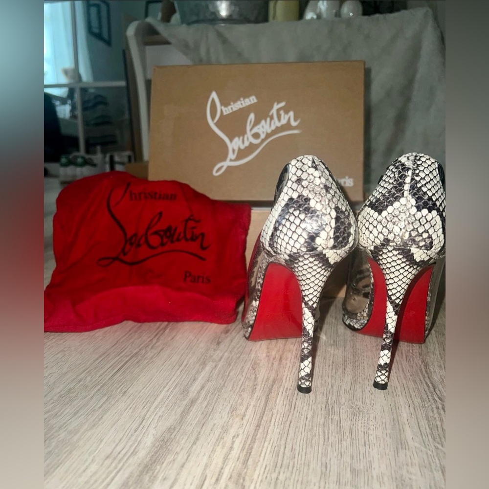 Christian Louboutin Hargaret 120 Water Snake Printed- Version Roccia
Size 35.5